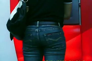 Liếm âm hộ dong tinh dit nhau ẩm ướt của tình nhân của tôi.