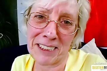 Làm tình trong chịch nhau tập thể khi nấu ăn trong nhà bếp.