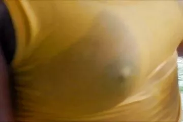 Quan dit nhau lon dep hệ tình dục trong một chiếc xe cho thuê.