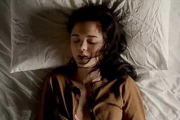 Cận cảnh núm vú, kích thích âm vật, tia nước và dit trong nha tam cực khoái.