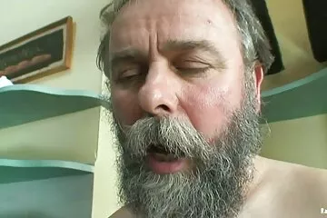 Sex đi thang sex chịch nhau máy.