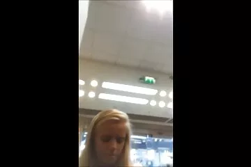 Bạn của vợ tôi giấu camera học sinh chịch nhau trong phòng tắm của chúng tôi.