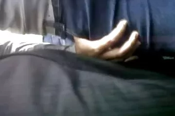 Trong một giấc mơ, tôi đã dit em gai xinh có một giấc mơ và tôi bắt đầu tự giật mình bằng tay trong chiếc quần đùi màu hồng.