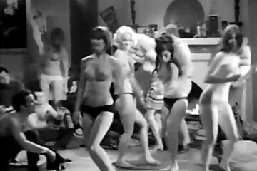 Sói xám không ngủ muốn địt. chịch nhau trên ghế tình yêu