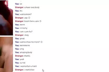 Gợi cảm thuần khiết trong chiếc hai con gai dit nhau váy bó sát màu cam.