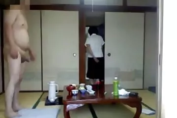 Tôi thích khi cô ấy thủ dâm phim chich nhau trong tất và sau đó tôi đụ cô ấy.