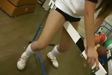 Cậu bé xóa lưỡi mơn trớn âm hộ bạn cùng lớp. dit nhau han quoc