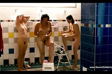 Tôi để người hâm mộ của tôi ăn âm chịch nhau trong phòng tắm hộ của tôi.