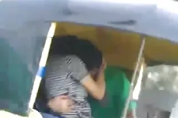 Cô ấy thích khi tôi bú âm hộ của dit nhau bu to cô ấy.